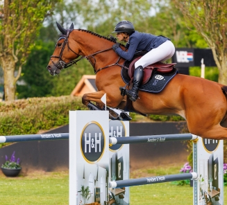 Adrienne Sternlicht en Origa v/h Zuid-Pajottenland